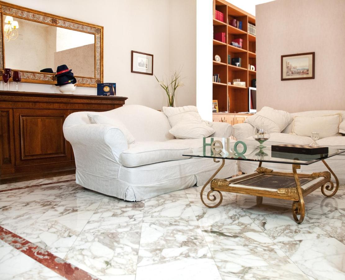 ナポリ Artis Domus Bed & Breakfast エクステリア 写真