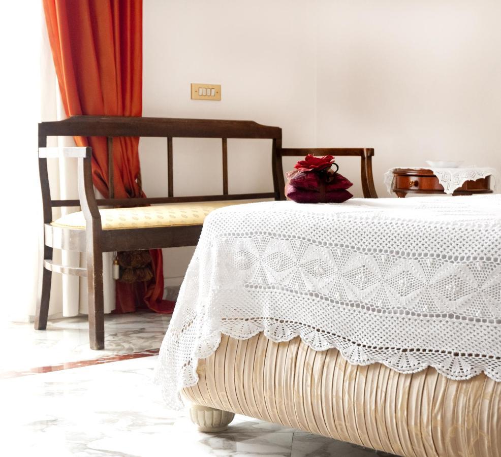 ナポリ Artis Domus Bed & Breakfast エクステリア 写真